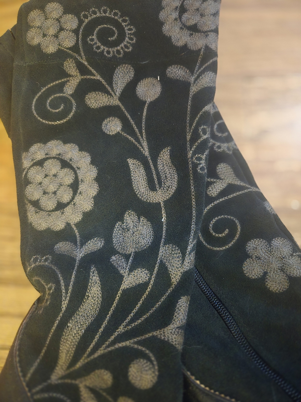 RARE Sam Edelman Black Floral Embroidered Knee Boots - Picture 7 of 8